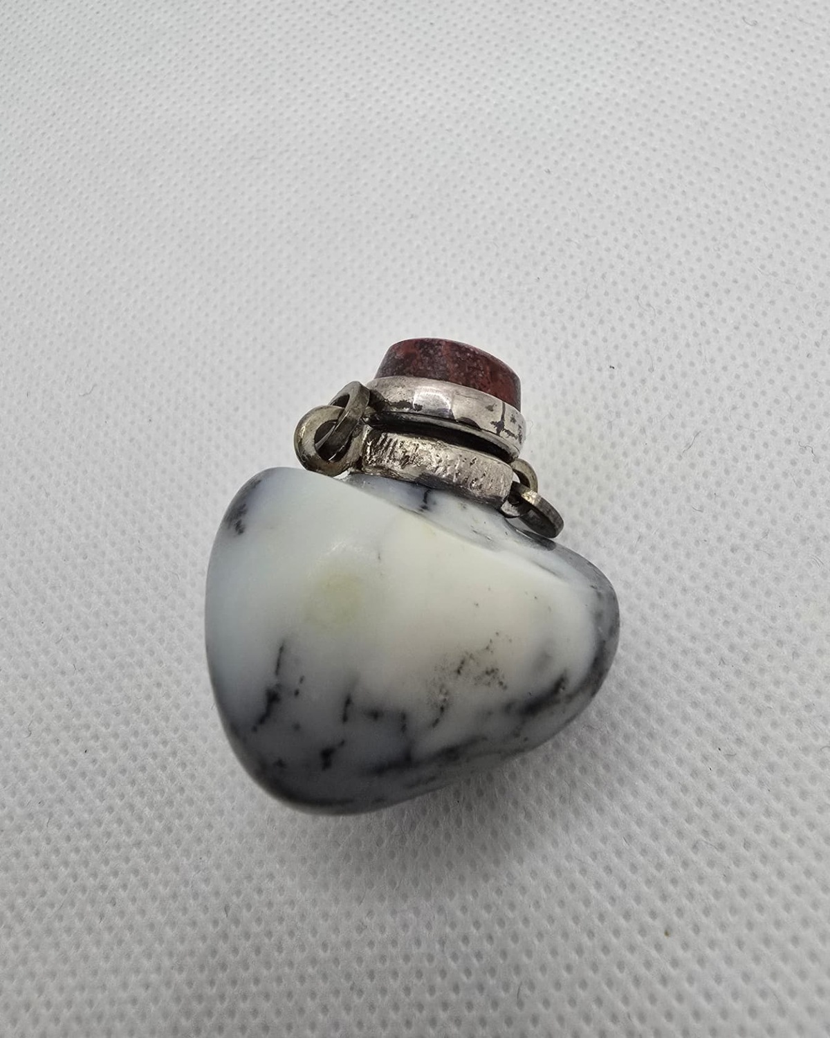 Heart-shaped dendritic agate vessel, reverse view showing dendritic inclusions