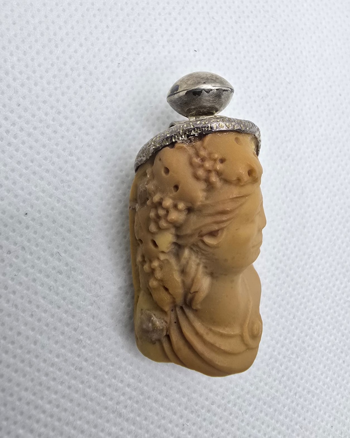 Carved cameo agate vessel, angled view showing floral carving