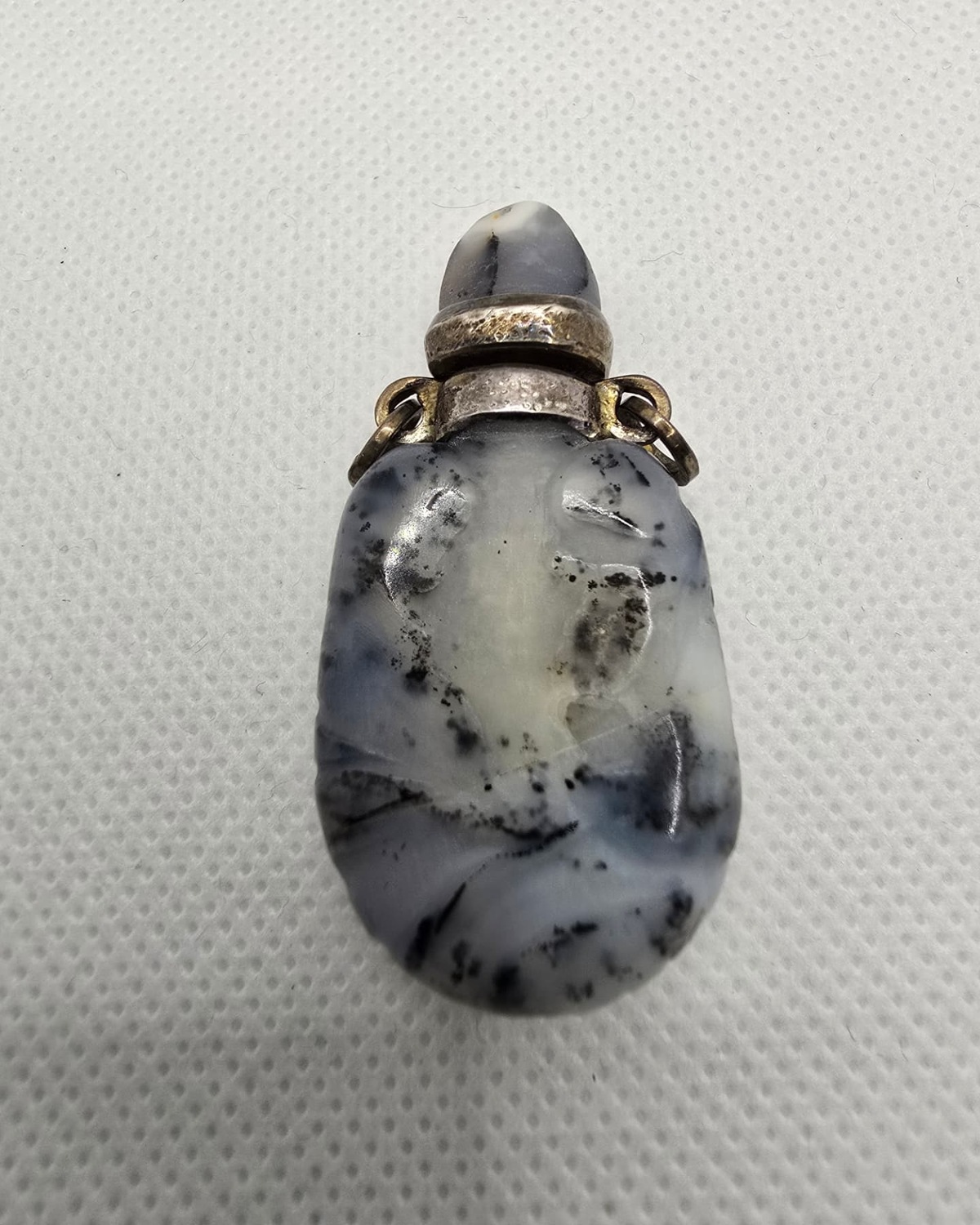 Dendritic agate flask, front view
