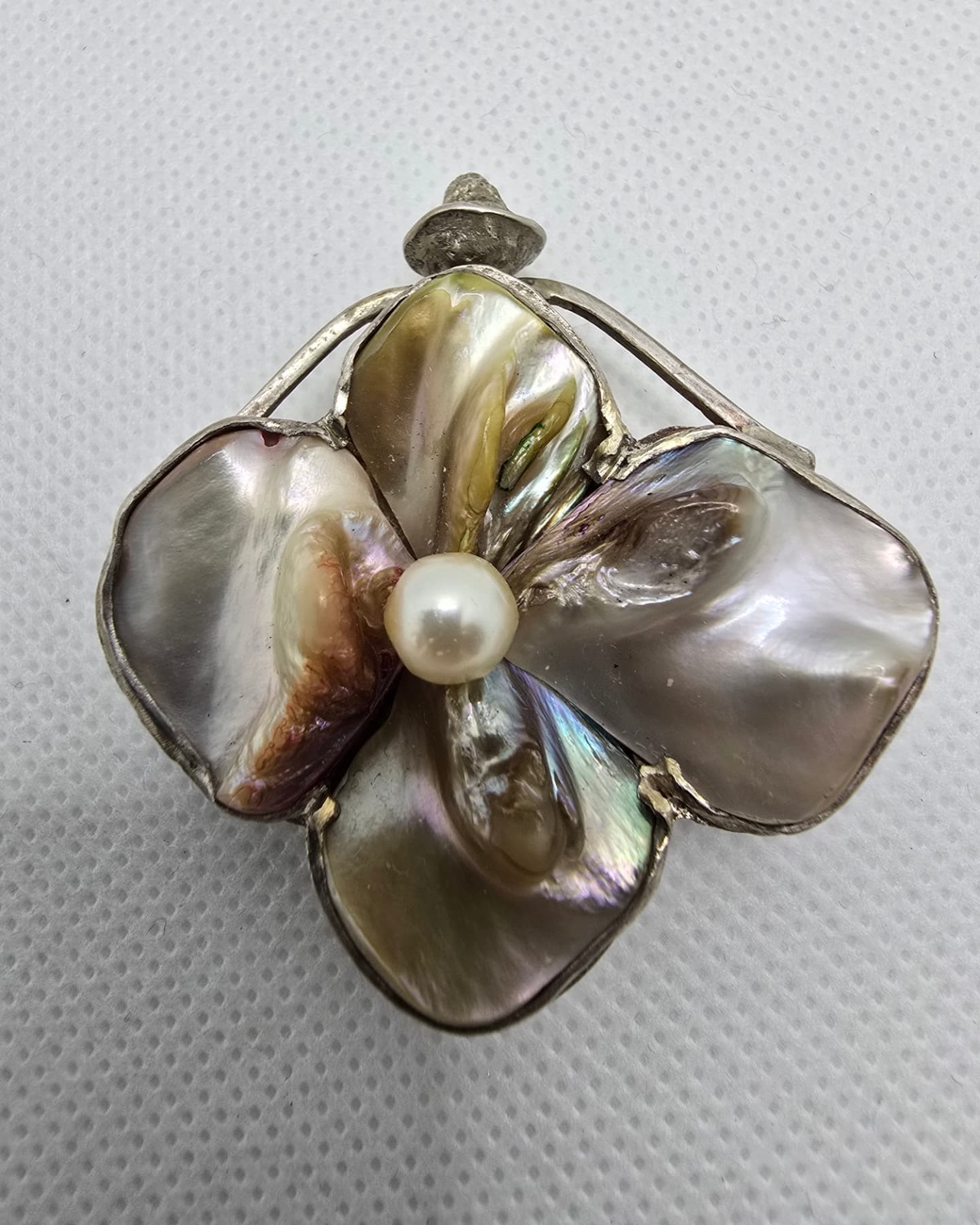 Mother-of-pearl petal vessel with central pearl set in silver, front view