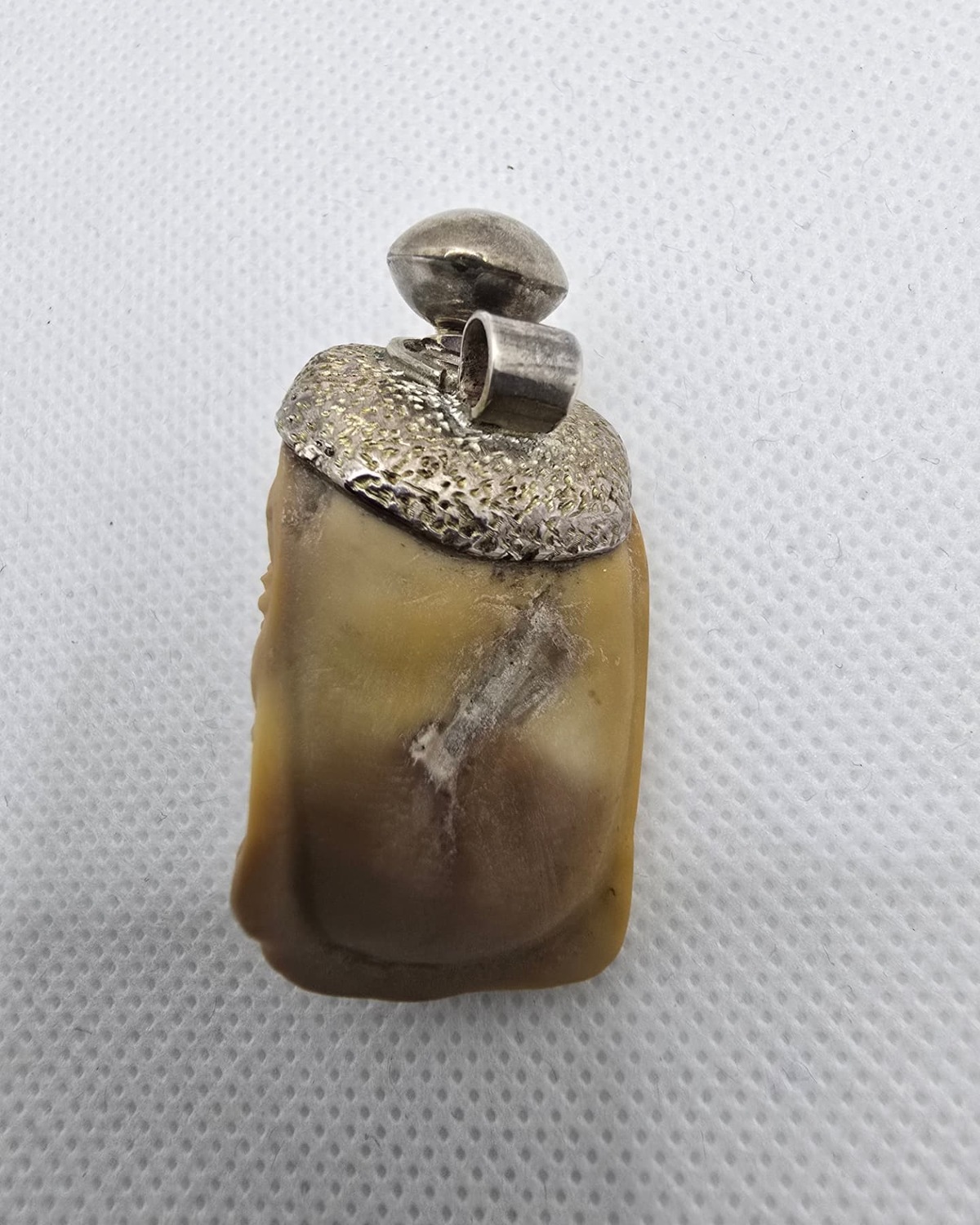 Carved cameo agate vessel, reverse showing banded agate and silver mount
